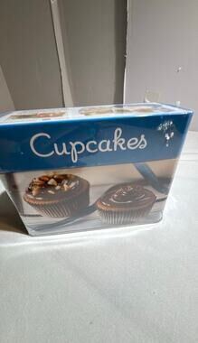 Cupcakes Keepsake Recipe Box with 99 Sensational Recipes